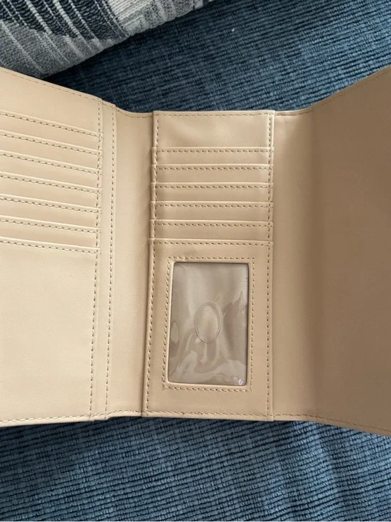 GUESS Floral Wallet - Picture 3 of 3